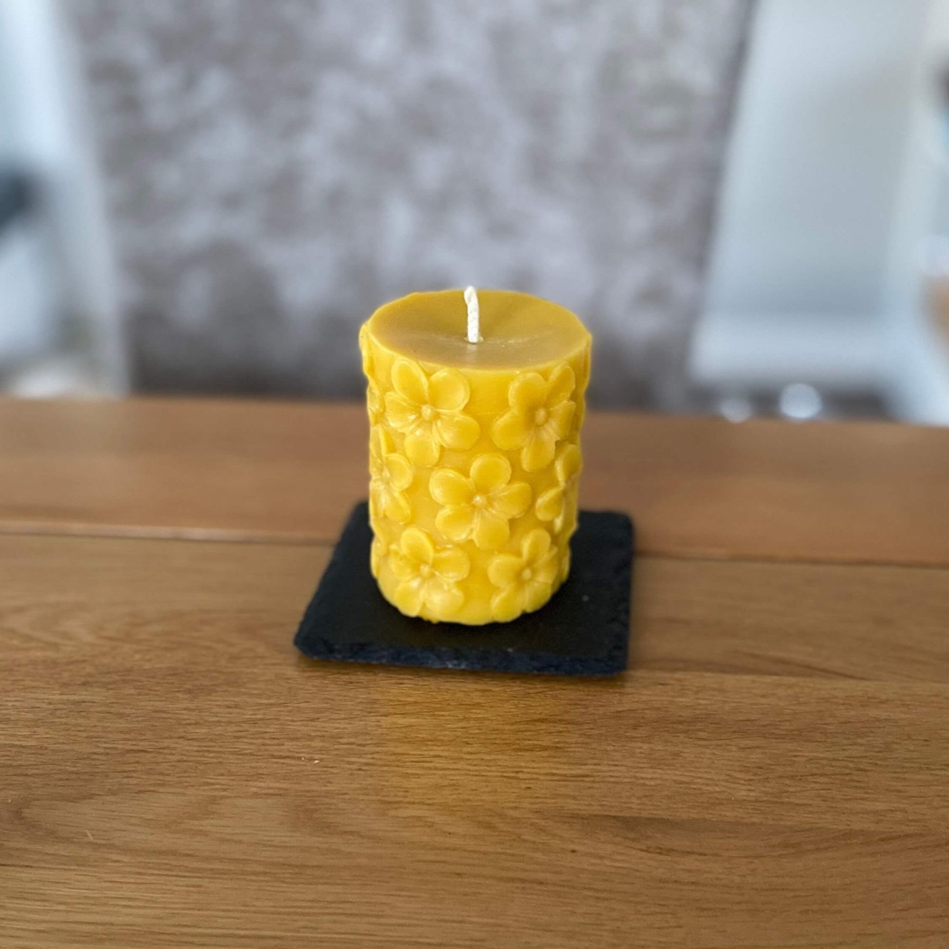 Natural 100% British Beeswax Flower Detail Pillar Candle 8cm - Davies a'i Gwmni Cyf