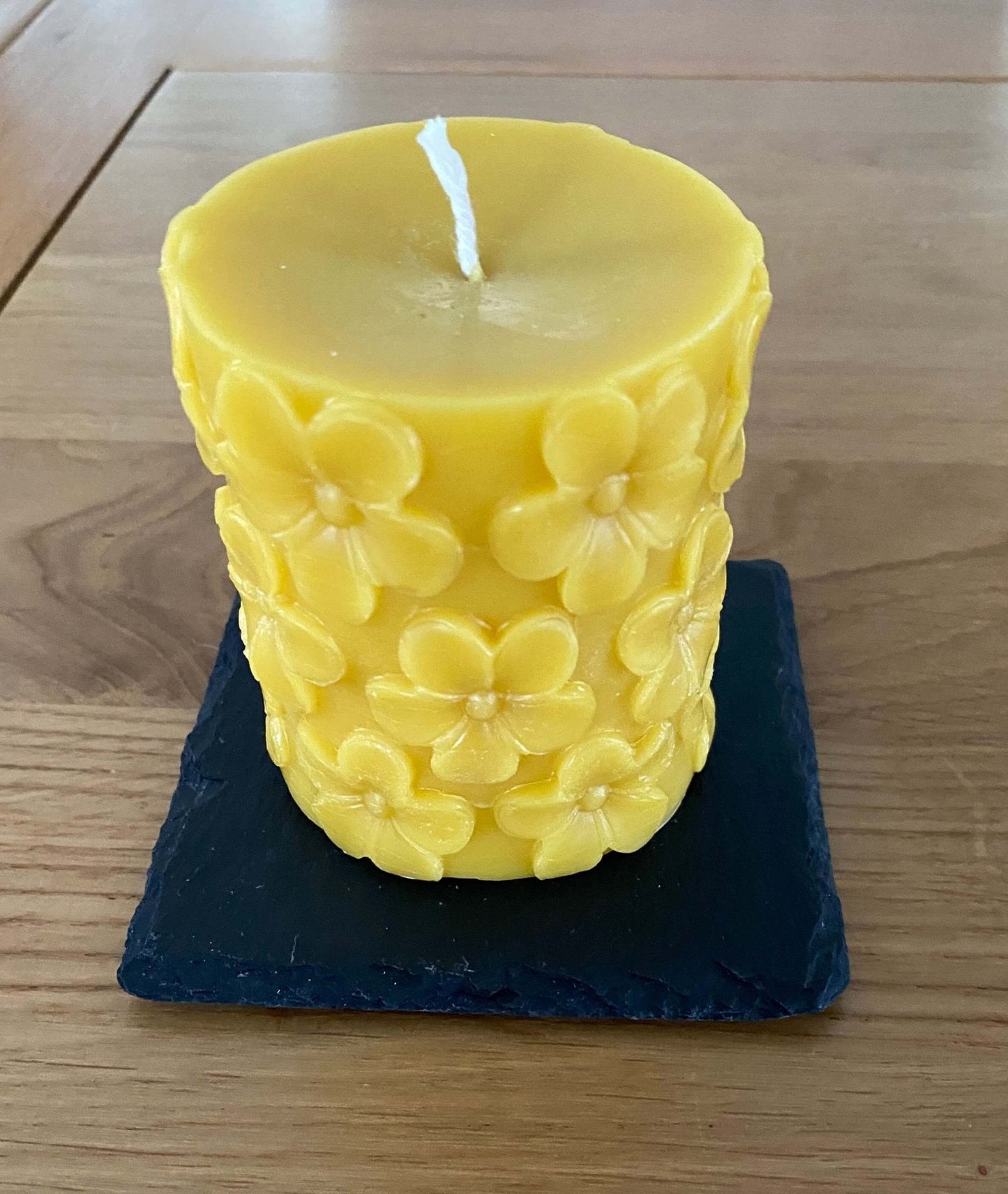 Natural 100% British Beeswax Flower Detail Pillar Candle 8cm - Davies a'i Gwmni Cyf