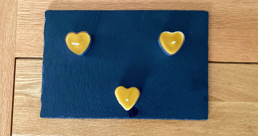 Natural 100% British Beeswax Heart Tealights with hint of sandalwood (set of 30) - Davies a'i Gwmni Cyf