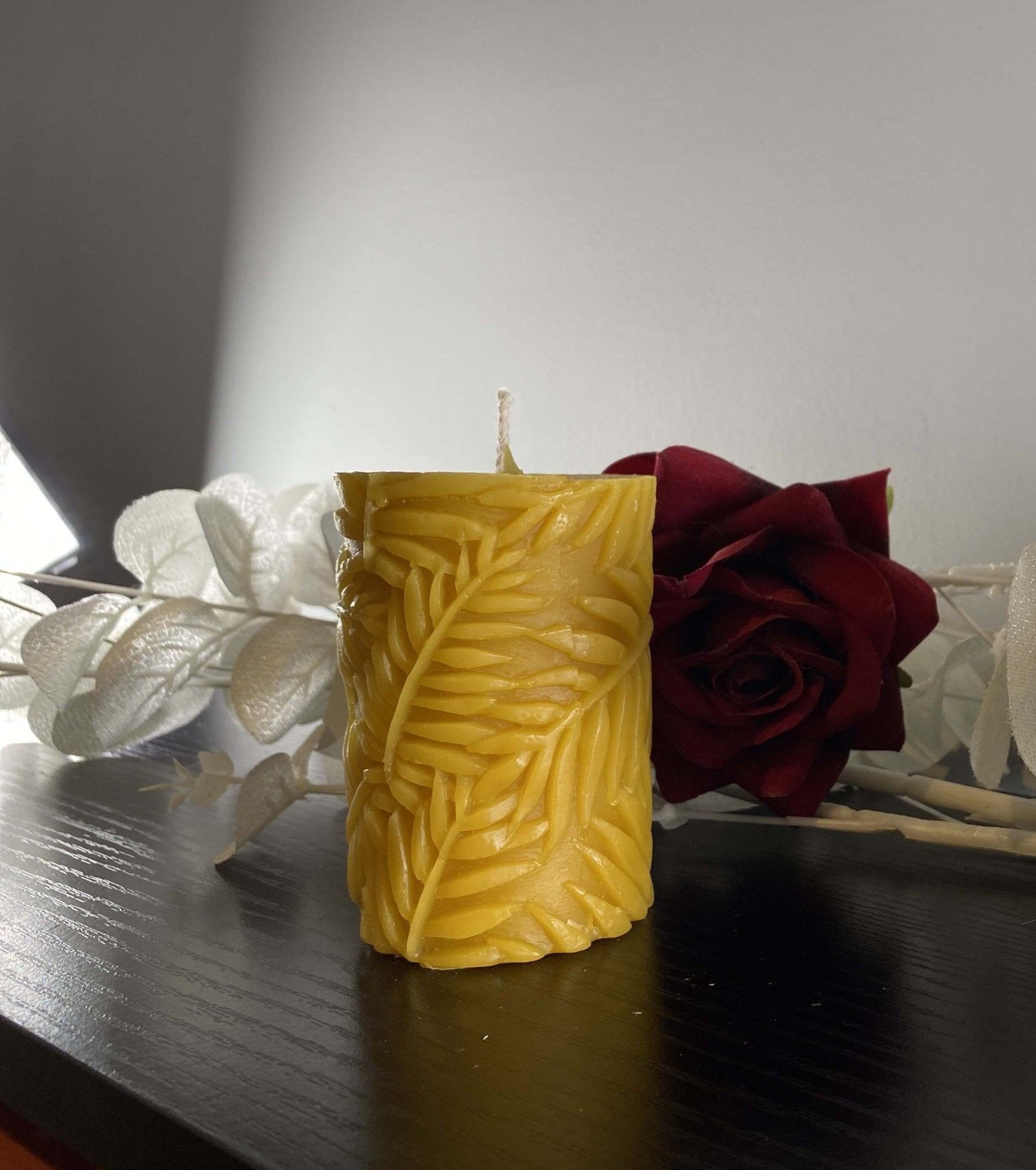 Natural 100% British Beeswax Leaves Pillar Handmade Candle - Davies a'i Gwmni Cyf