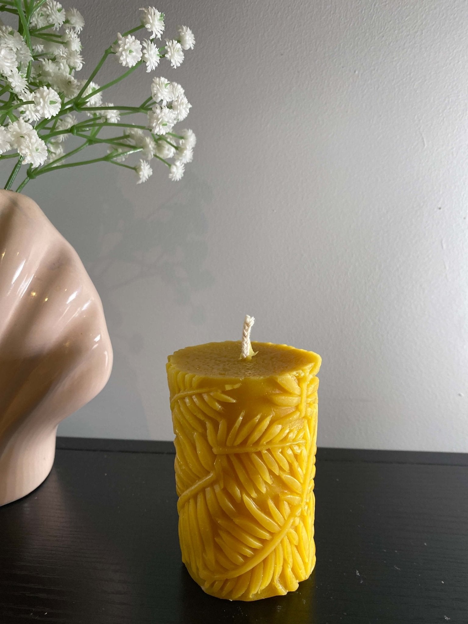 Natural 100% British Beeswax Leaves Pillar Handmade Candle - Davies a'i Gwmni Cyf