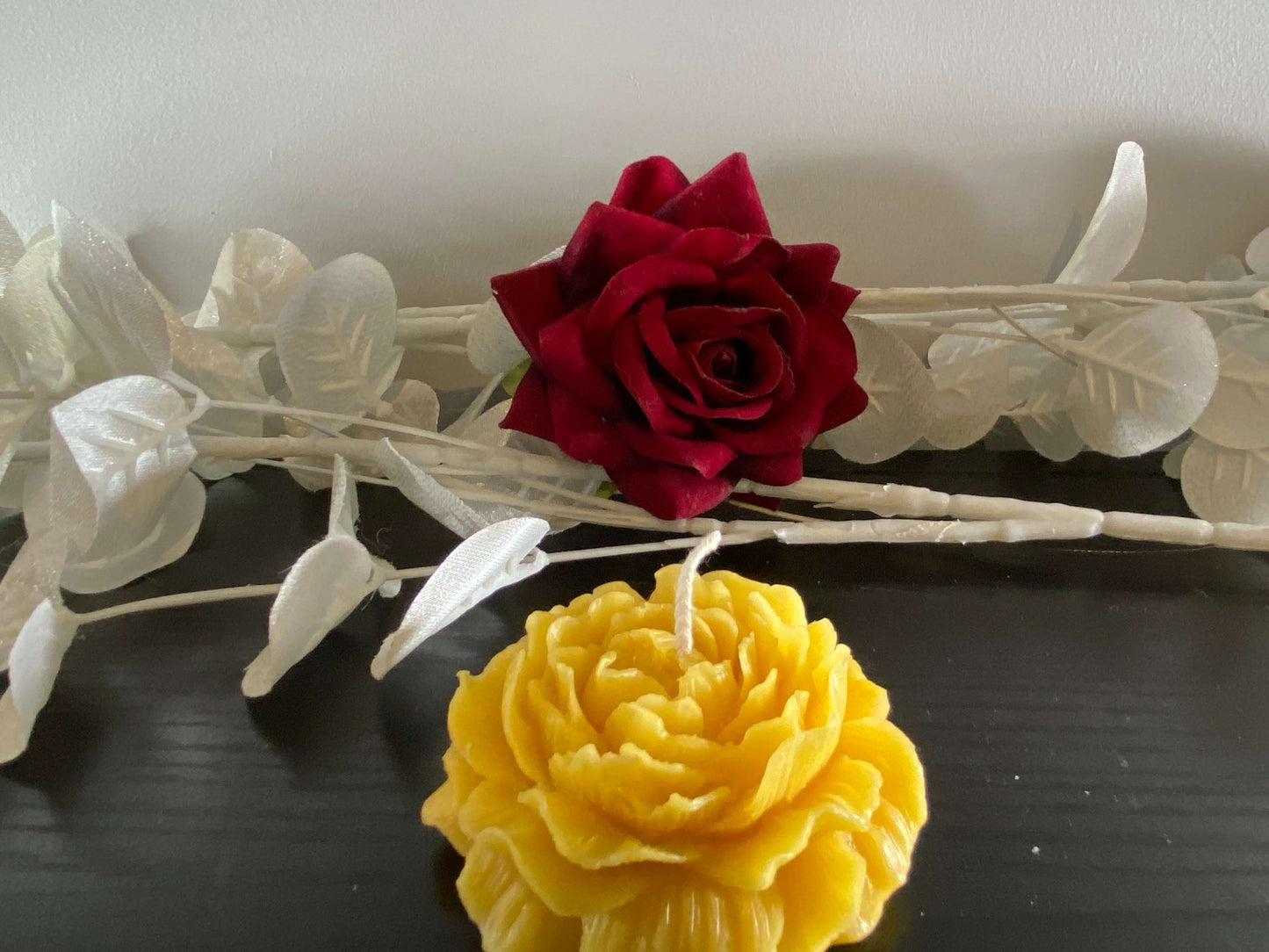 Natural 100% British Beeswax Rose Handmade Candle 3cm High - Davies a'i Gwmni Cyf