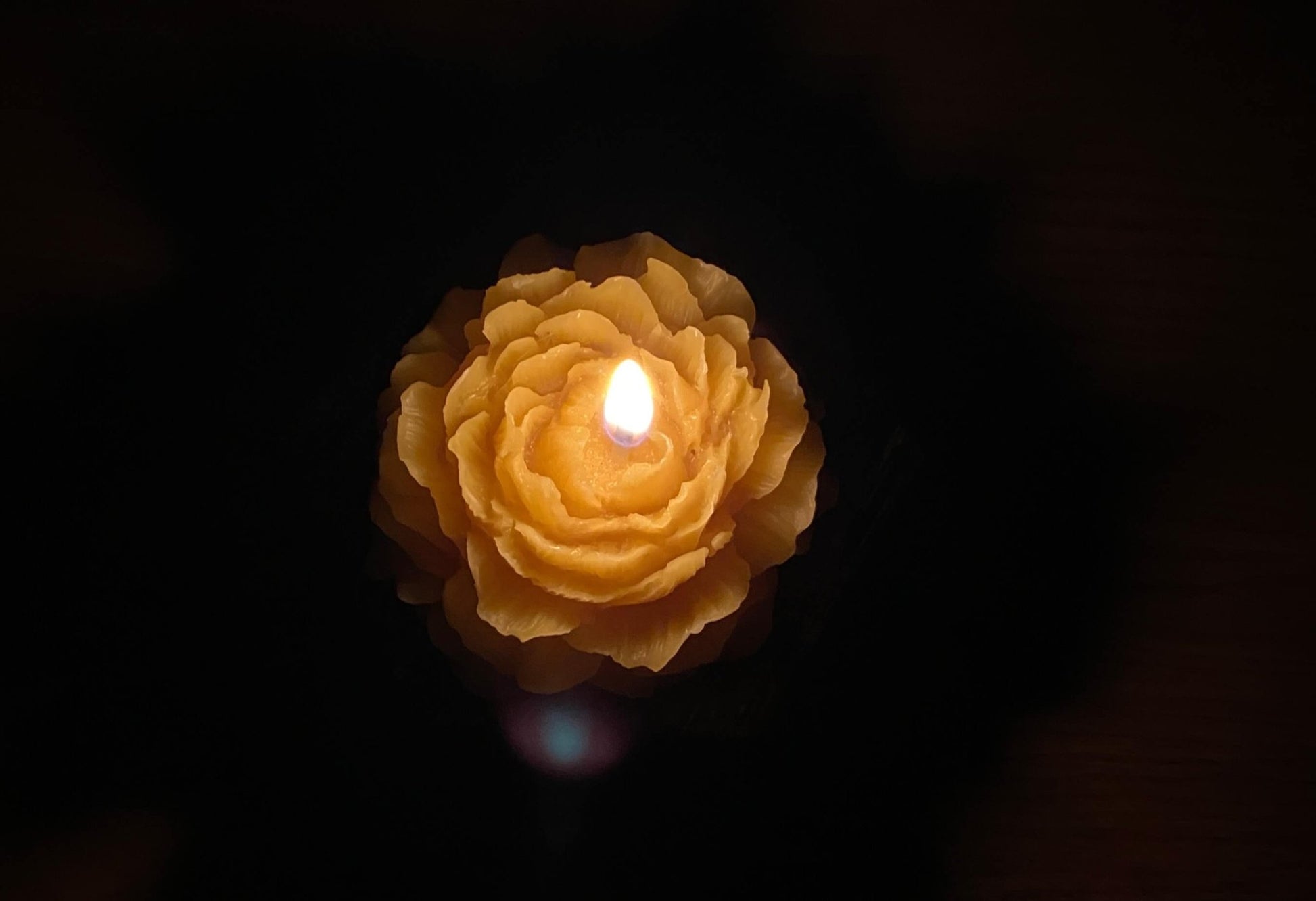 Natural 100% British Beeswax Rose Handmade Candle 3cm High - Davies a'i Gwmni Cyf