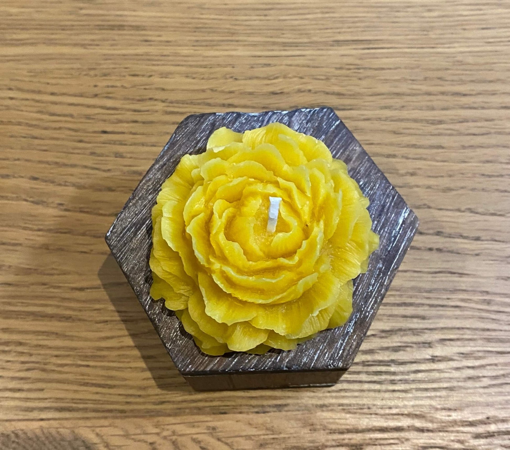 Natural 100% British Beeswax Rose Handmade Candle 3cm High - Davies a'i Gwmni Cyf