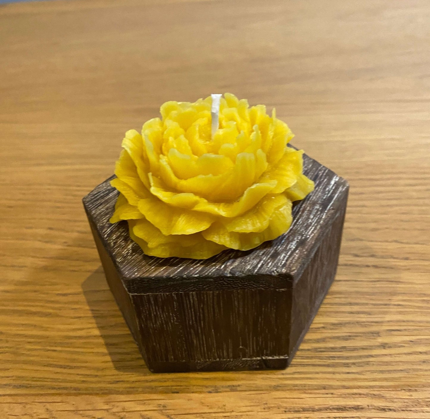 Natural 100% British Beeswax Rose Handmade Candle 3cm High - Davies a'i Gwmni Cyf