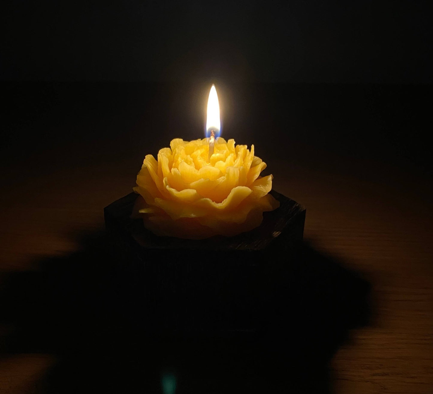 Natural 100% British Beeswax Rose Handmade Candle 3cm High - Davies a'i Gwmni Cyf