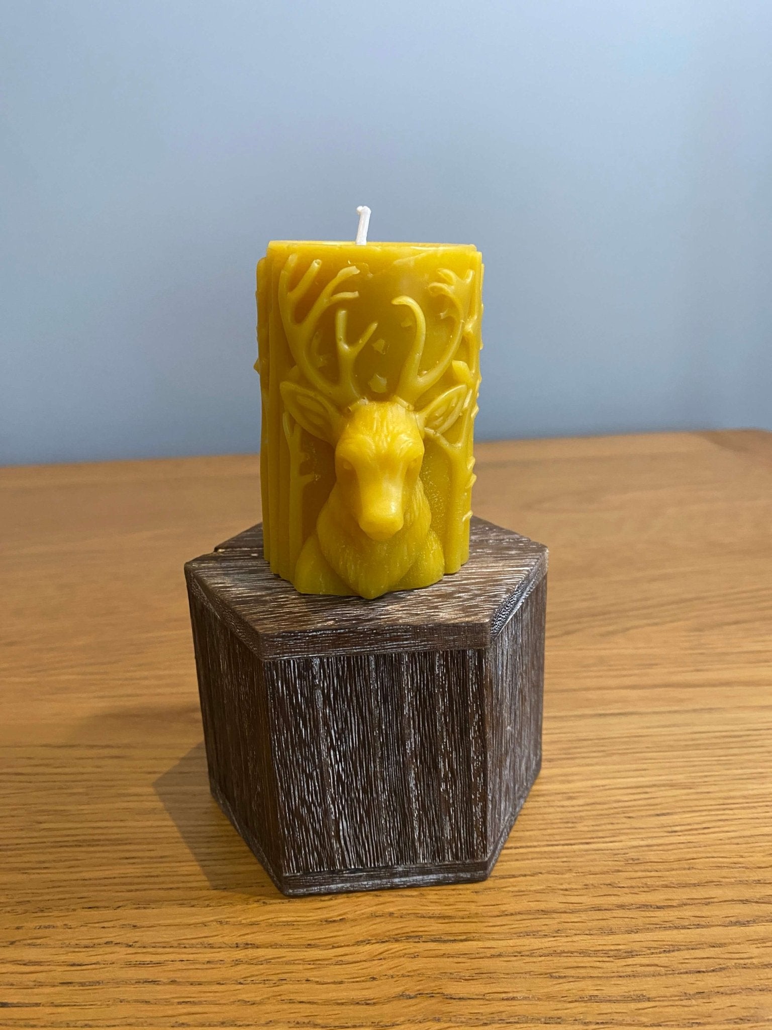 Natural 100% British Beeswax Rudolph Theme Handmade Candle 175g - Davies a'i Gwmni Cyf