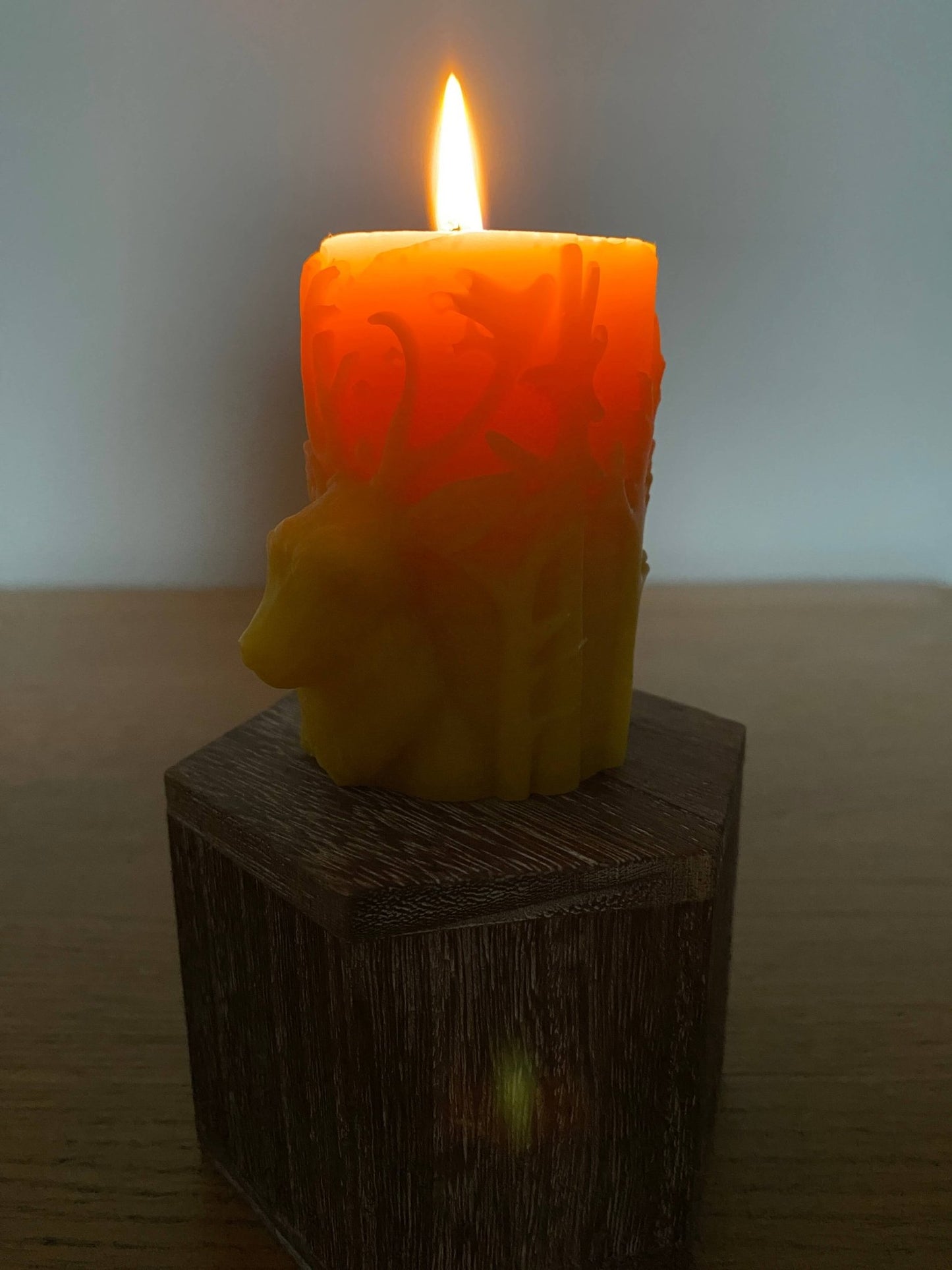 Natural 100% British Beeswax Rudolph Theme Handmade Candle 175g - Davies a'i Gwmni Cyf