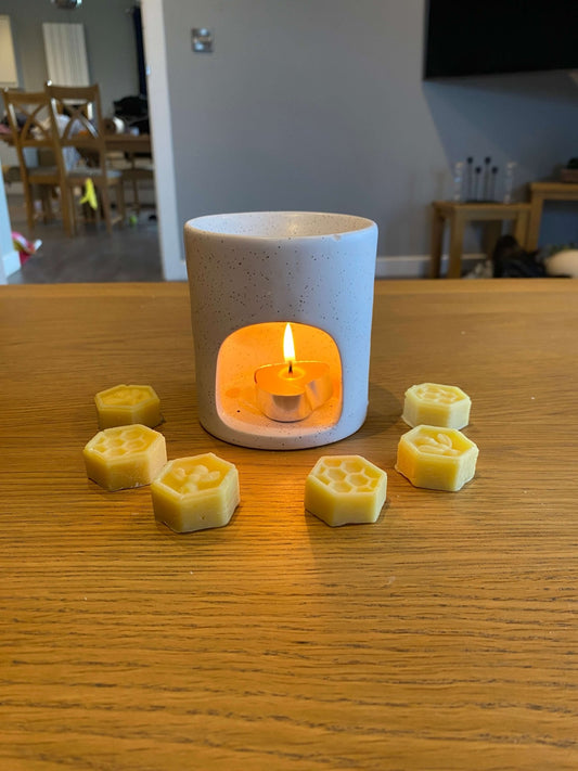 Wax Melts made with British Beeswax and Coconut Oil and Lavender Essential Oil (Pack of 20) - Davies a'i Gwmni Cyf